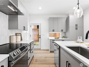 1706 B N 47th Street, Seattle WA 98103