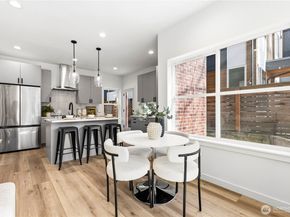 1706 B N 47th Street, Seattle WA 98103