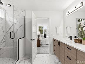 1706 B N 47th Street, Seattle WA 98103