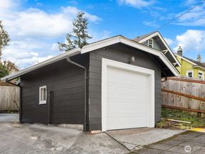 5019 5th Avenue NE, Seattle WA 98105