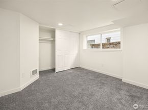 5019 5th Avenue NE, Seattle WA 98105