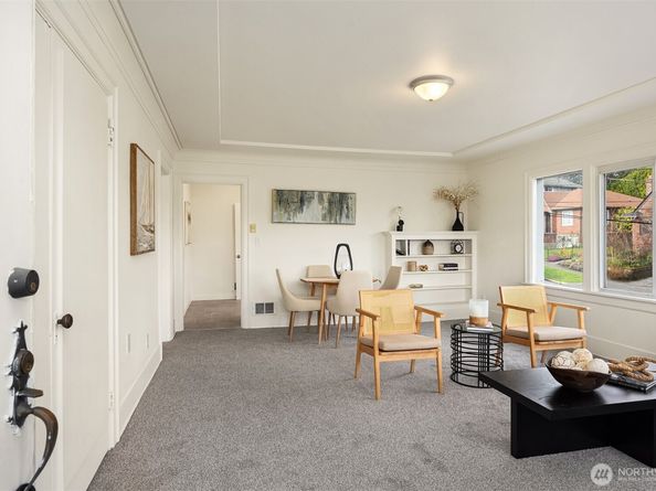 5019 5th Avenue NE, Seattle WA 98105