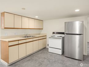 5019 5th Avenue NE, Seattle WA 98105