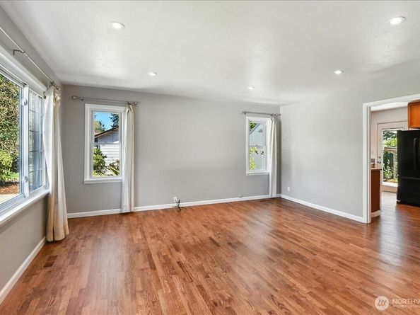 627 SW 141st Street, Burien WA 98166