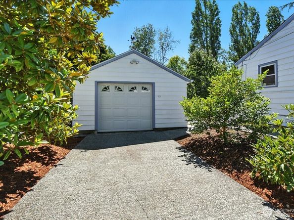 627 SW 141st Street, Burien WA 98166