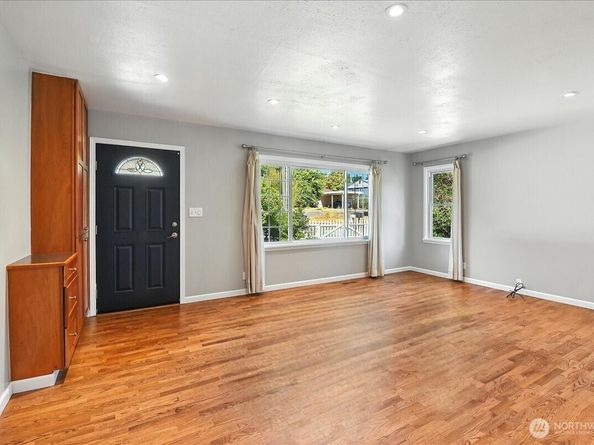 627 SW 141st Street, Burien WA 98166