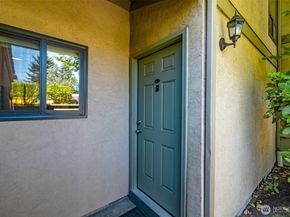 10045 NE 138th Place E5, Kirkland WA 98034