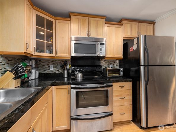 10045 NE 138th Place E5, Kirkland WA 98034