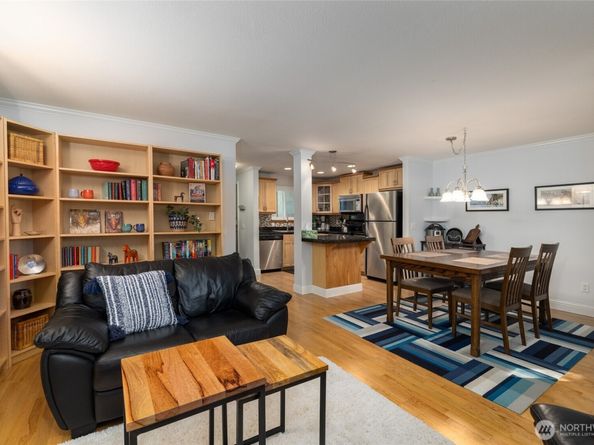 10045 NE 138th Place E5, Kirkland WA 98034