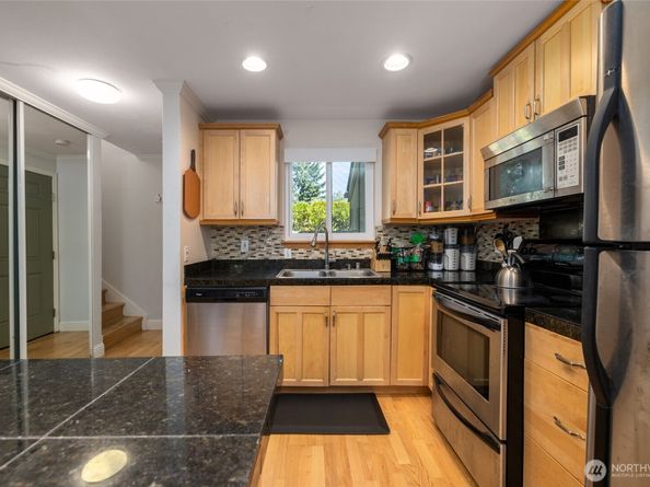 10045 NE 138th Place E5, Kirkland WA 98034