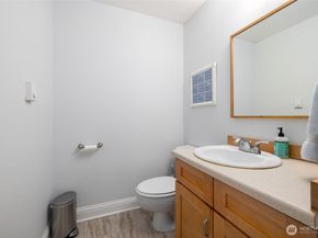 10045 NE 138th Place E5, Kirkland WA 98034