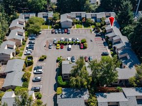 10045 NE 138th Place E5, Kirkland WA 98034