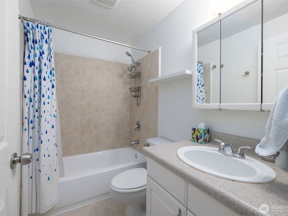 10045 NE 138th Place E5, Kirkland WA 98034