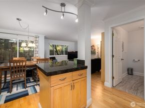 10045 NE 138th Place E5, Kirkland WA 98034