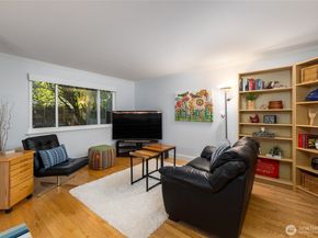 10045 NE 138th Place E5, Kirkland WA 98034