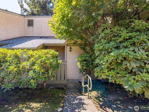 10045 NE 138th Place E5, Kirkland WA 98034
