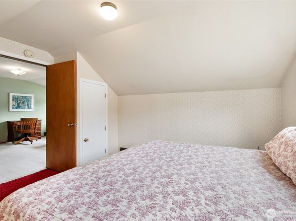 15327 NE 1ST Street, Bellevue WA 98007