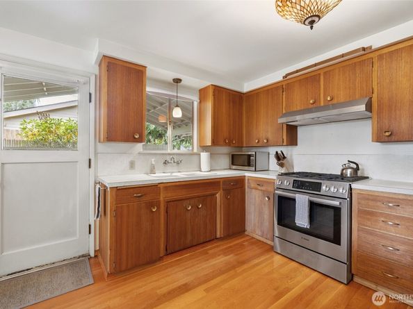15327 NE 1ST Street, Bellevue WA 98007