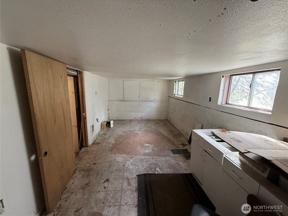 618 N 125th Street, Seattle WA 98133