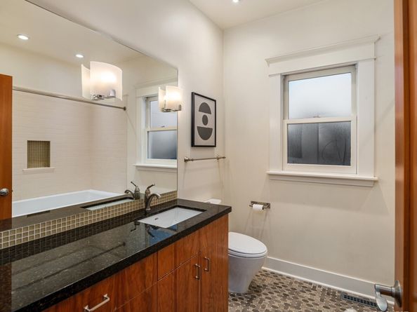 1807 11th Avenue W, Seattle WA 98119