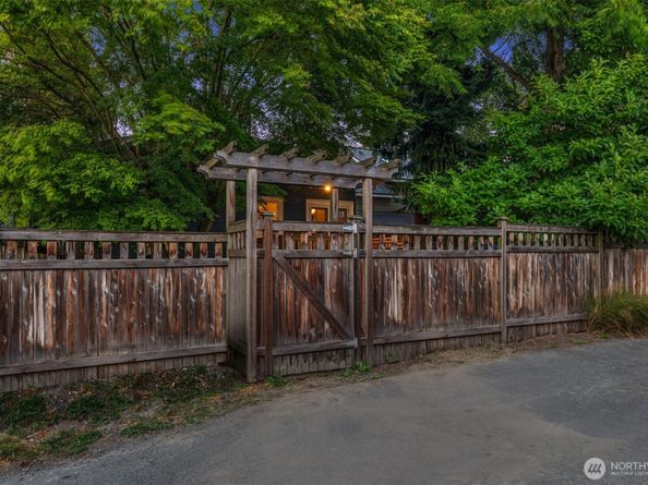 1807 11th Avenue W, Seattle WA 98119