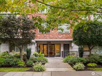 200 W Comstock Street
