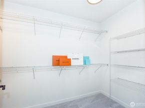 15558 NE 15th Place 301, Bellevue WA 98007