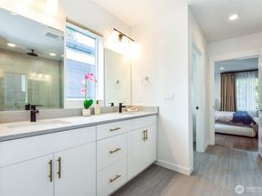 15558 NE 15th Place 301, Bellevue WA 98007