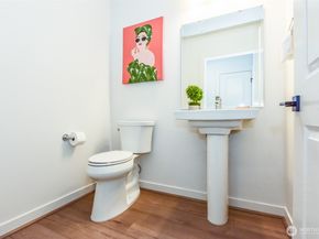 15558 NE 15th Place 301, Bellevue WA 98007