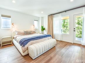 15558 NE 15th Place 301, Bellevue WA 98007