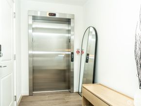 15558 NE 15th Place 301, Bellevue WA 98007