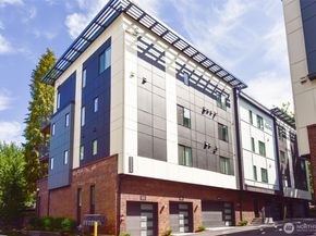 15558 NE 15th Place 301, Bellevue WA 98007