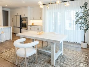 15558 NE 15th Place 301, Bellevue WA 98007