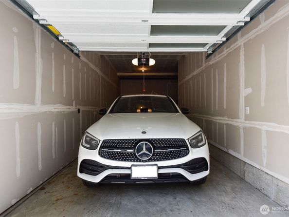 15558 NE 15th Place 301, Bellevue WA 98007