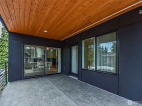 15558 NE 15th Place 301, Bellevue WA 98007