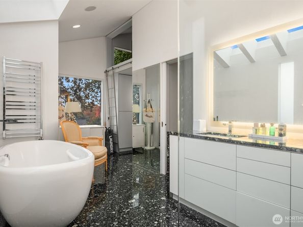 1615 39th Avenue E, Seattle WA 98112