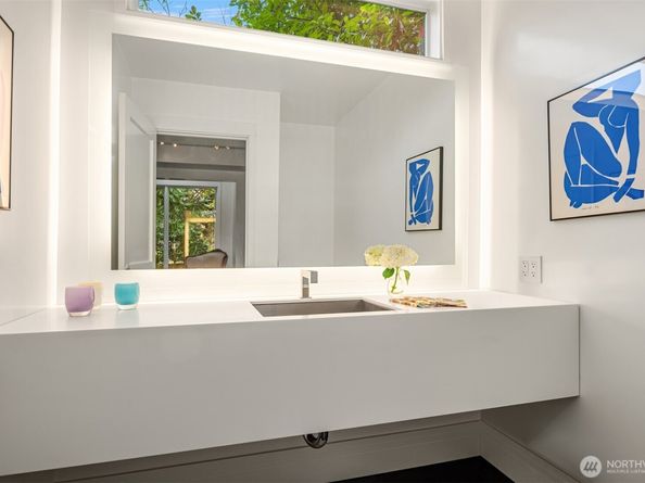 1615 39th Avenue E, Seattle WA 98112