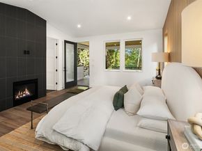 10620 NE 28th Place, Bellevue WA 98004