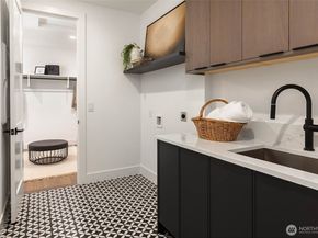 10620 NE 28th Place, Bellevue WA 98004