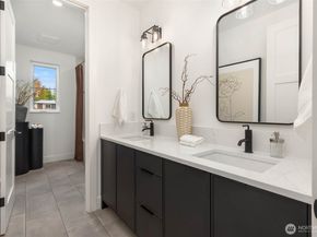 10620 NE 28th Place, Bellevue WA 98004