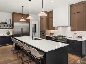 10620 NE 28th Place, Bellevue WA 98004