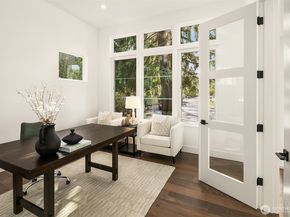 10620 NE 28th Place, Bellevue WA 98004