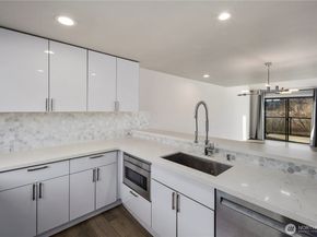 6121 NE 175th Street A402, Kenmore WA 98028