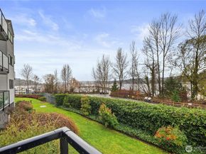 6121 NE 175th Street A402, Kenmore WA 98028