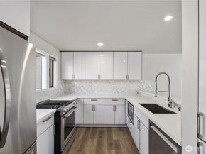 6121 NE 175th Street A402, Kenmore WA 98028