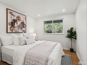 6560 W Mercer Way, Mercer Island WA 98040