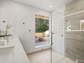 6560 W Mercer Way, Mercer Island WA 98040