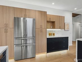 6560 W Mercer Way, Mercer Island WA 98040