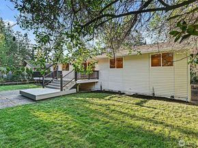 6560 W Mercer Way, Mercer Island WA 98040