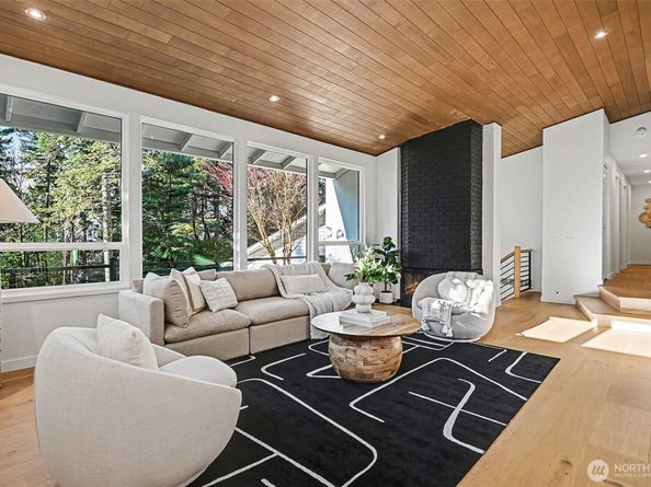 6560 W Mercer Way, Mercer Island WA 98040